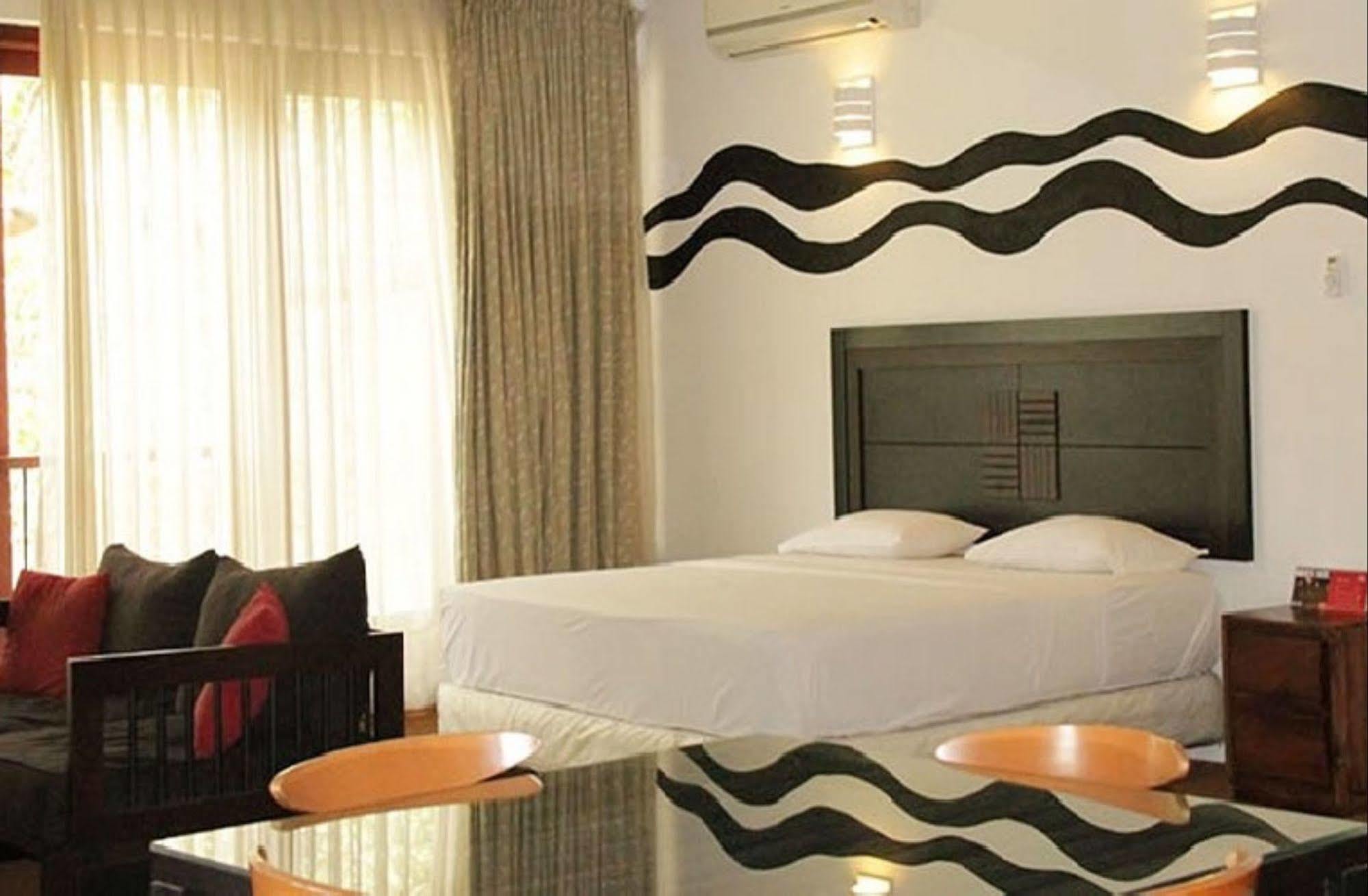 Birds Park Polgahawela Hotel Wadakada Ngoại thất bức ảnh