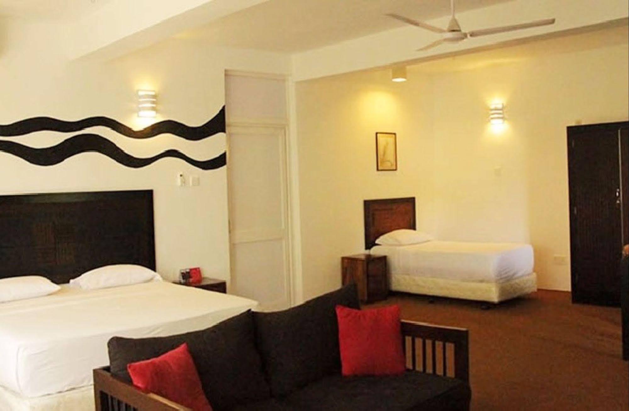 Birds Park Polgahawela Hotel Wadakada Ngoại thất bức ảnh