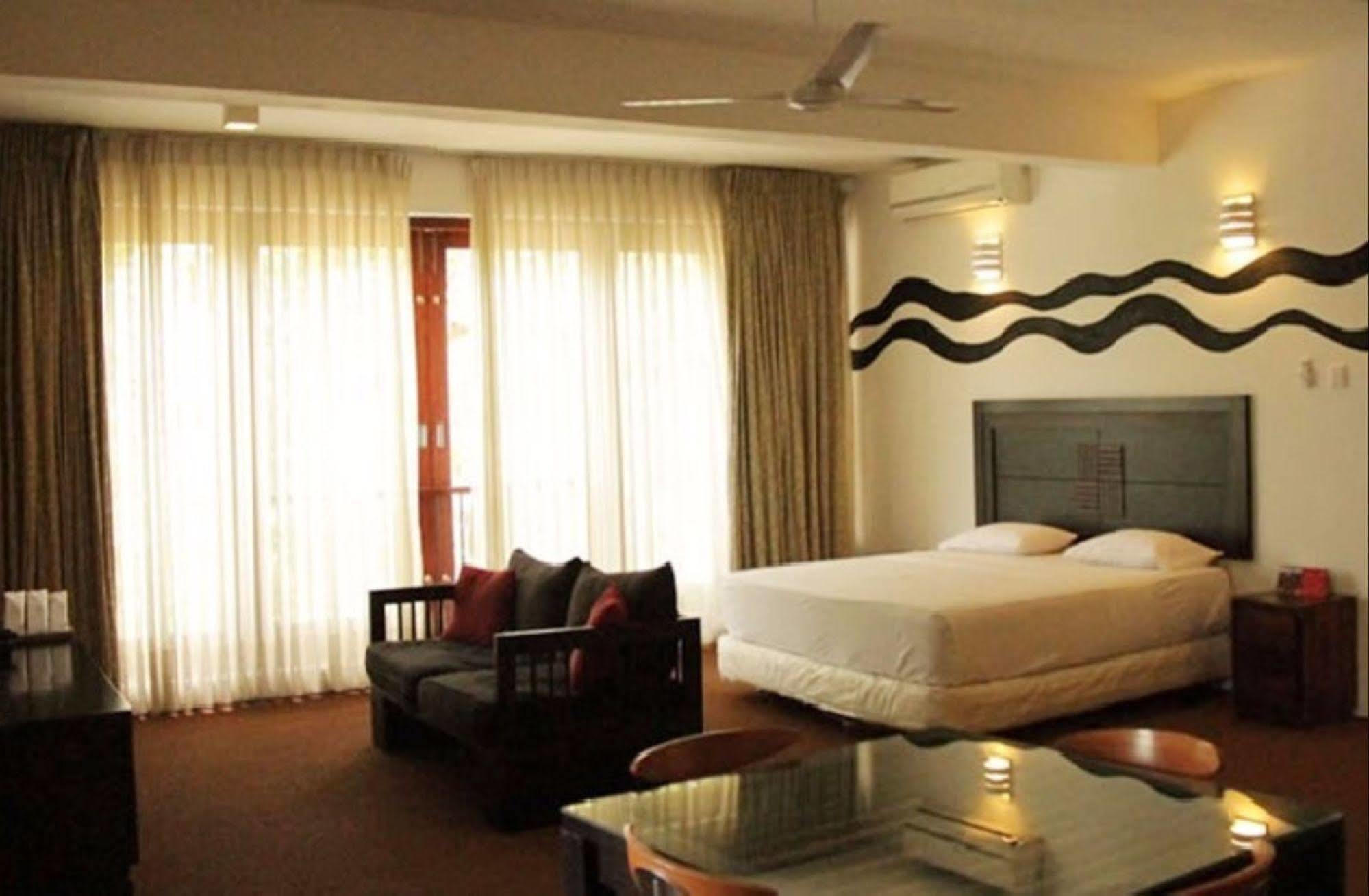 Birds Park Polgahawela Hotel Wadakada Ngoại thất bức ảnh